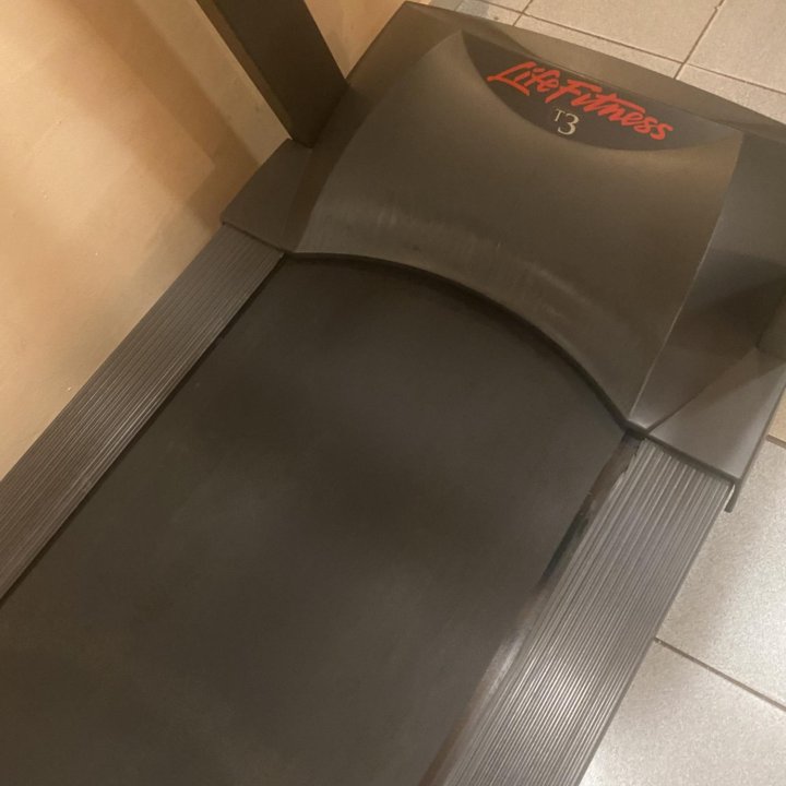 Беговая дорожка Life Fitness