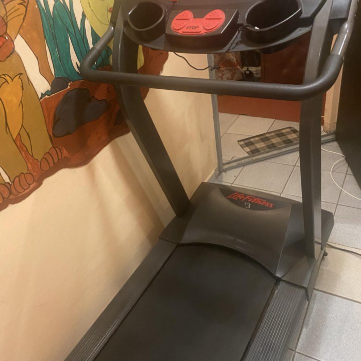 Беговая дорожка Life Fitness