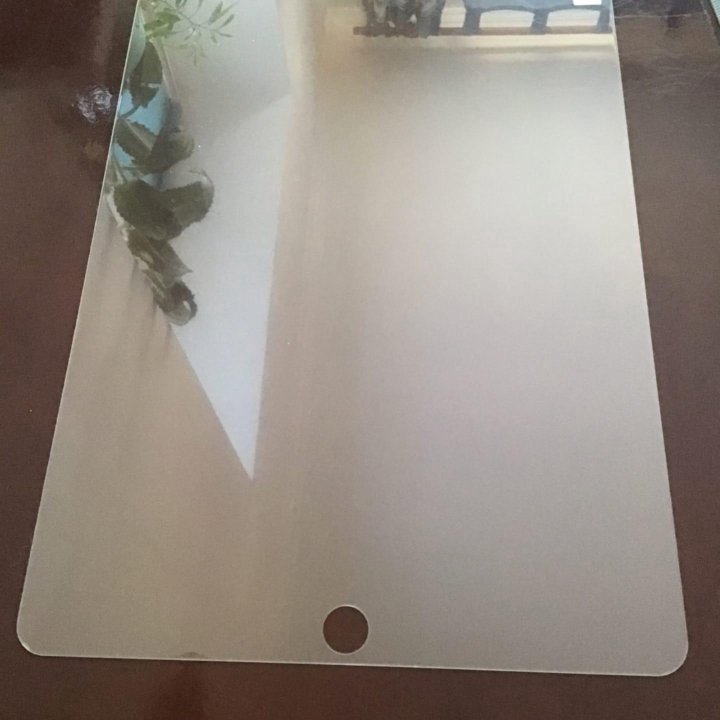 Защитное стекло на iPad