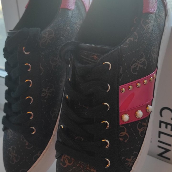 Кроссовки GUESS