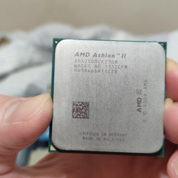 AMD Athlon II X2 250 + ASUS M4A77T