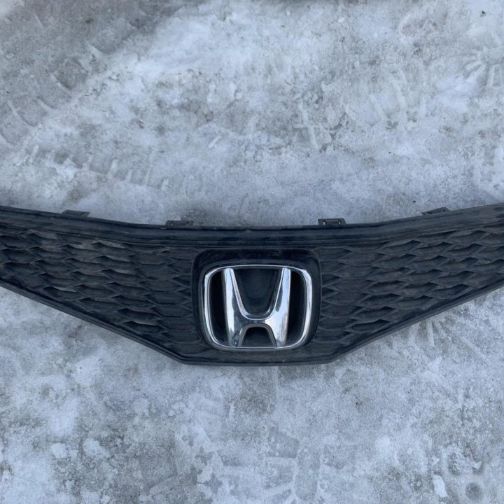 Решётка радиатора Honda Fit GE6