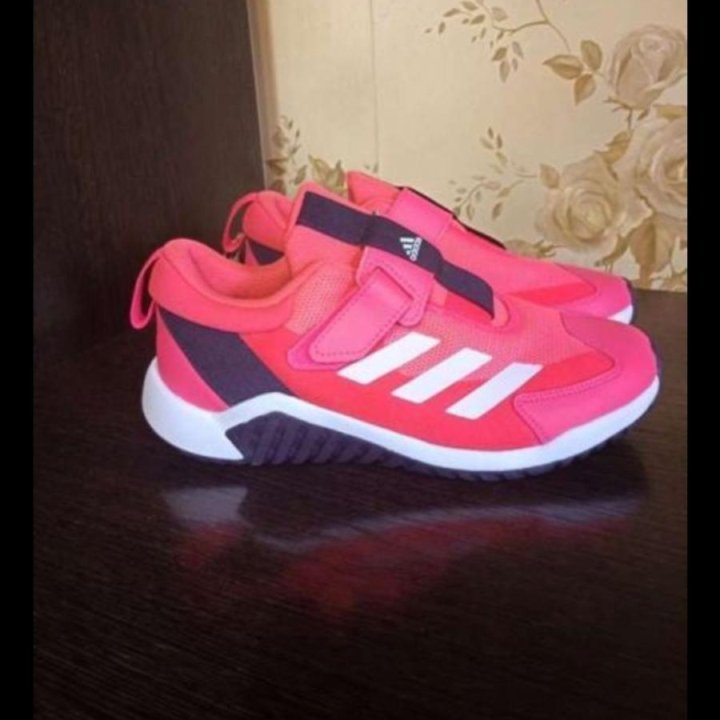 Новые кроссовки adidas 37 р.