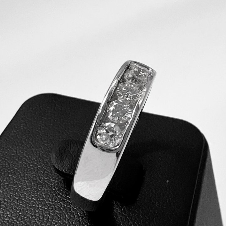 Золотое кольцо с бриллиантами 9.29 гр