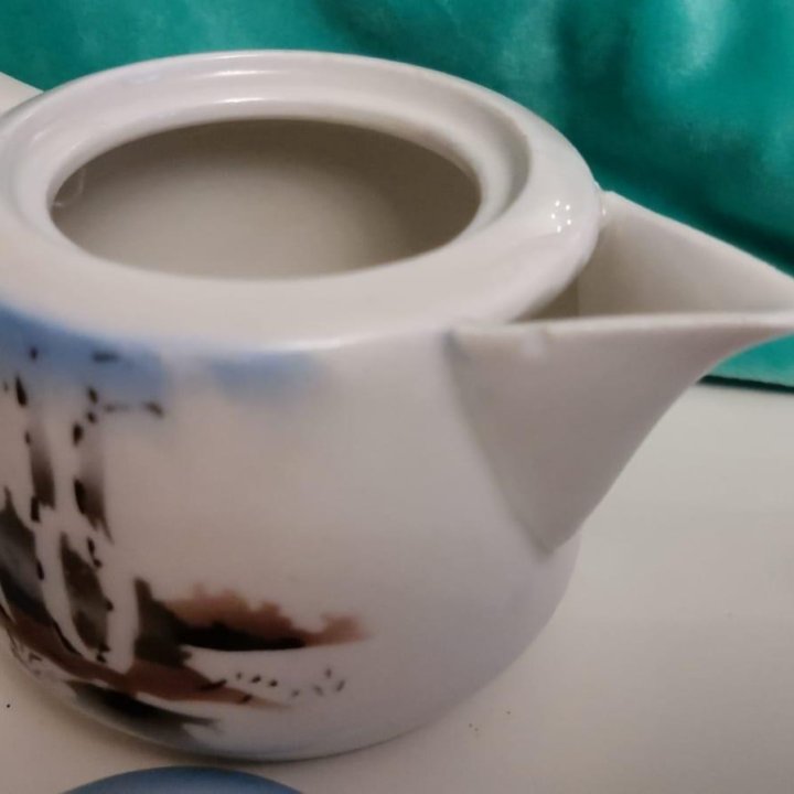 Фарфоровый чайник и молочник 20 е года (редкие)