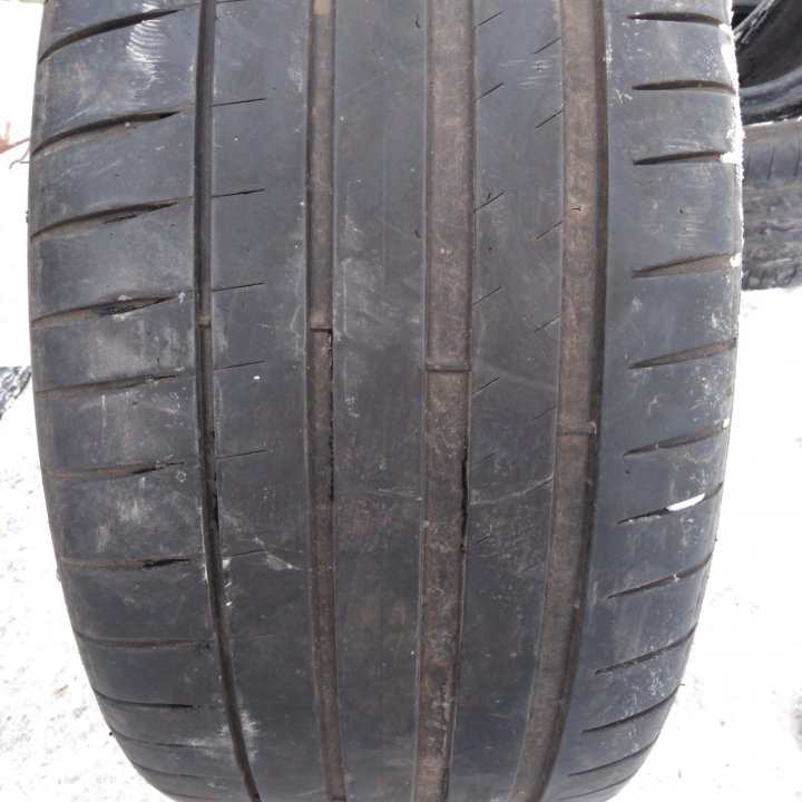 255/40 R18