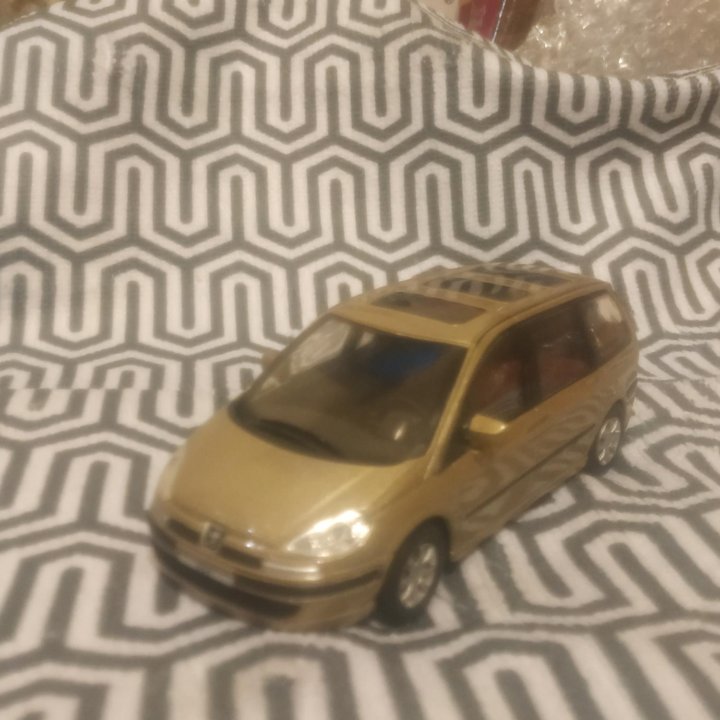 Модель Peugeot 807 1:43