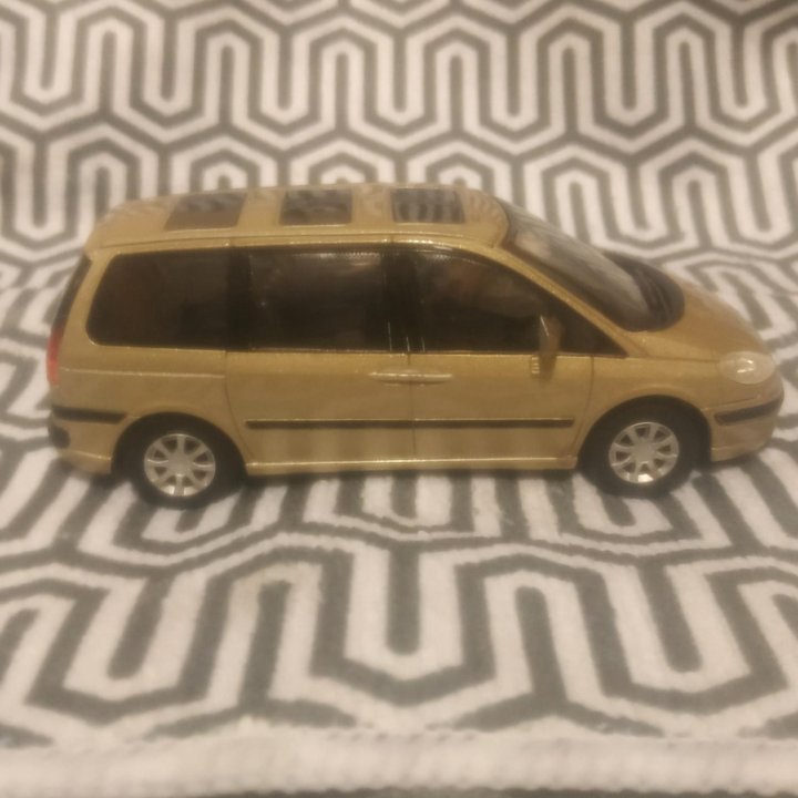 Модель Peugeot 807 1:43