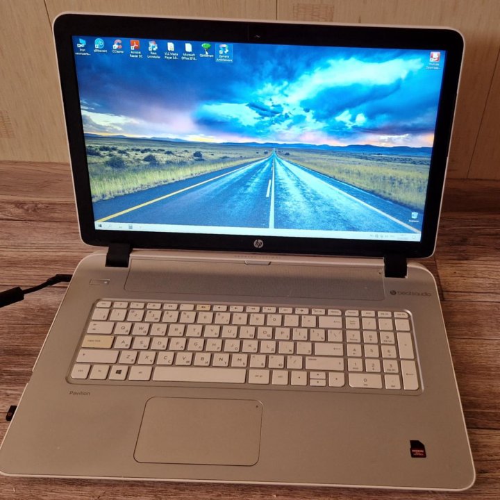 HP Pavilion 17-f200ur