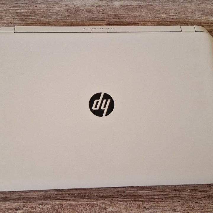 HP Pavilion 17-f200ur