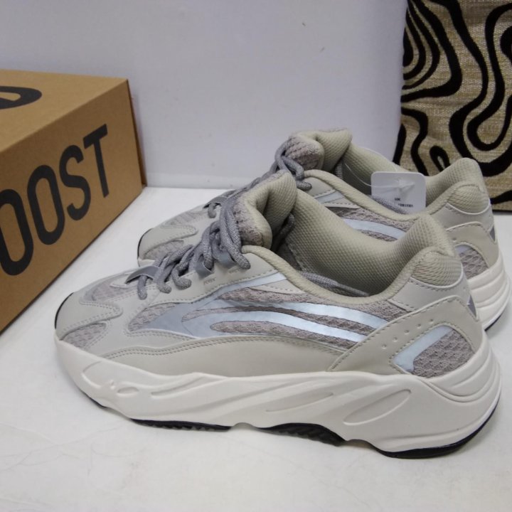 Кроссовки adidas yeezy boost 700 v2