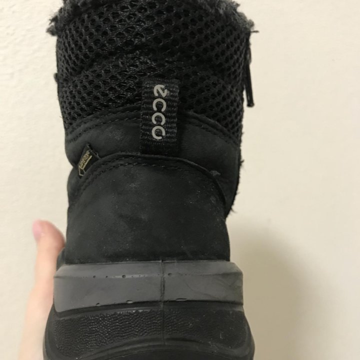 Продаются ботинки