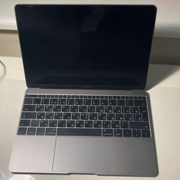 Apple MacBook