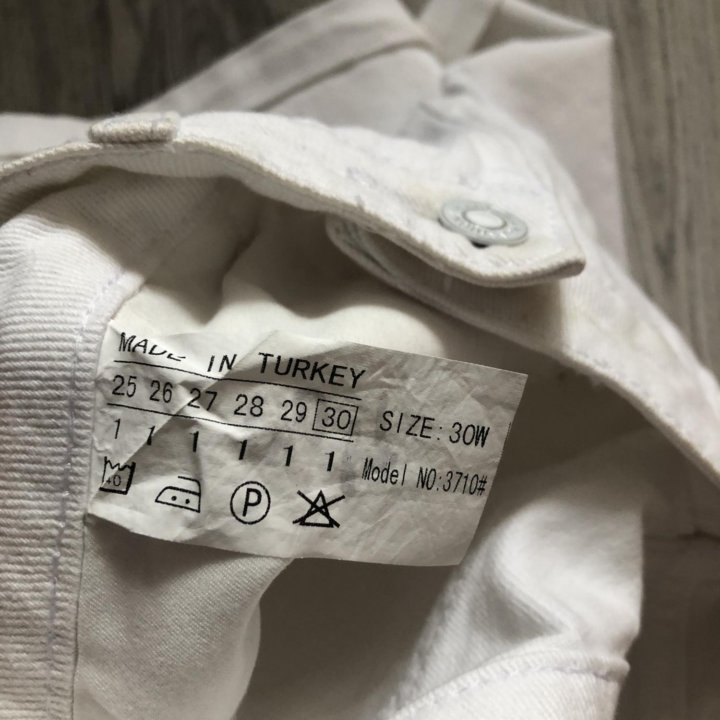 Белые джинсовые шорты