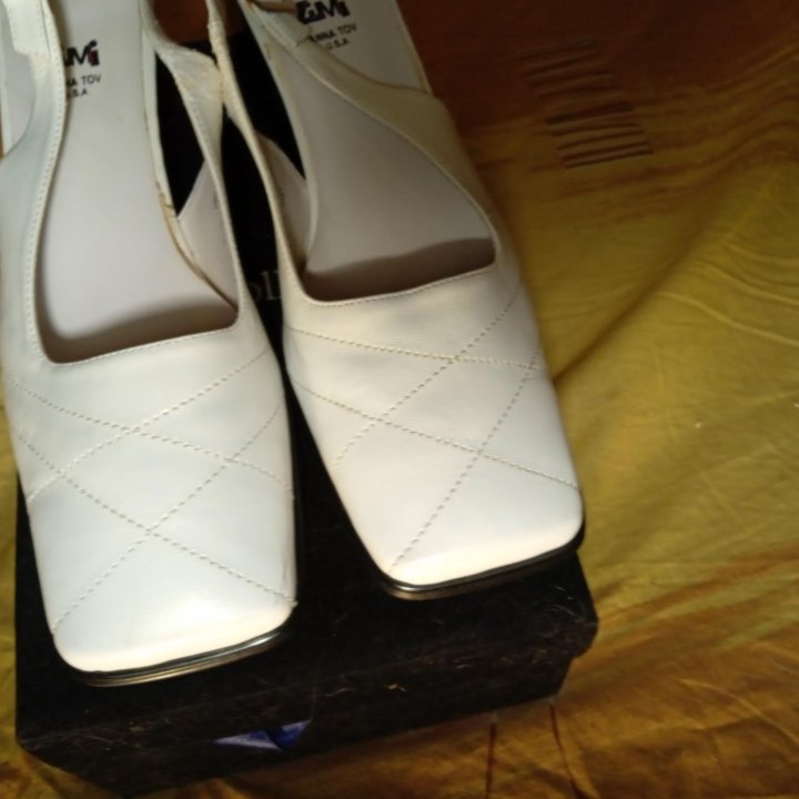 Женская обувь