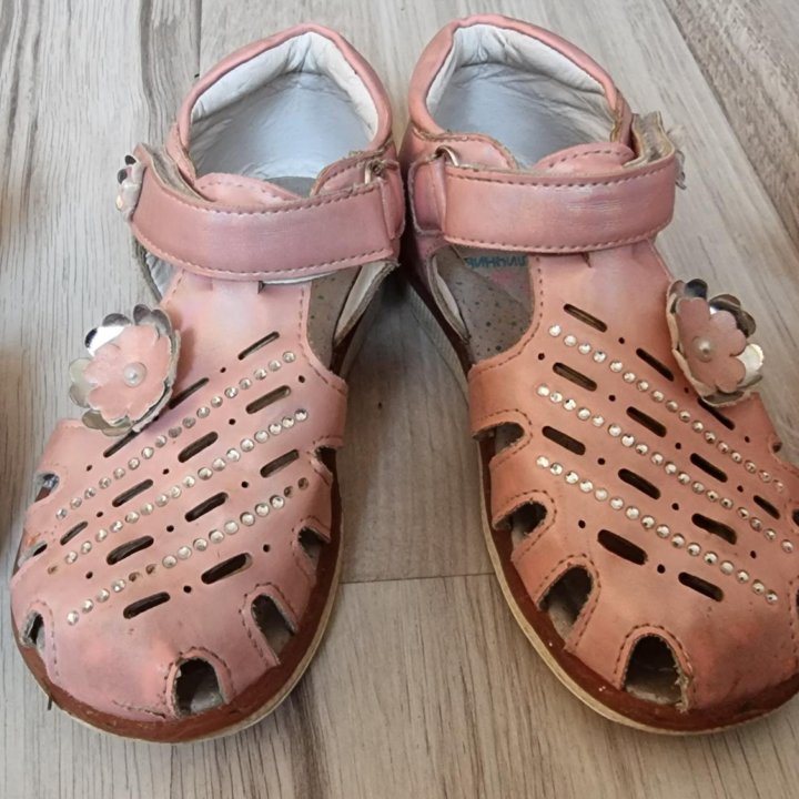 Разная обувь на девочку 4.5 - 6 лет