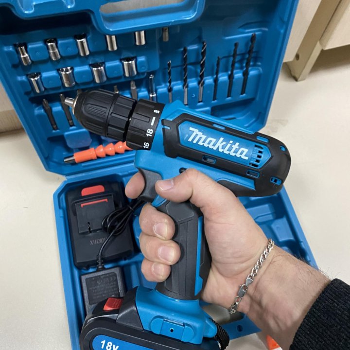 Шуруповёрт Makita 18v с битами