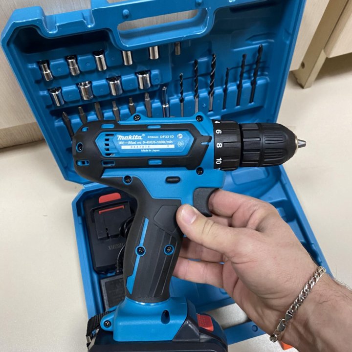 Шуруповёрт Makita 18v с битами