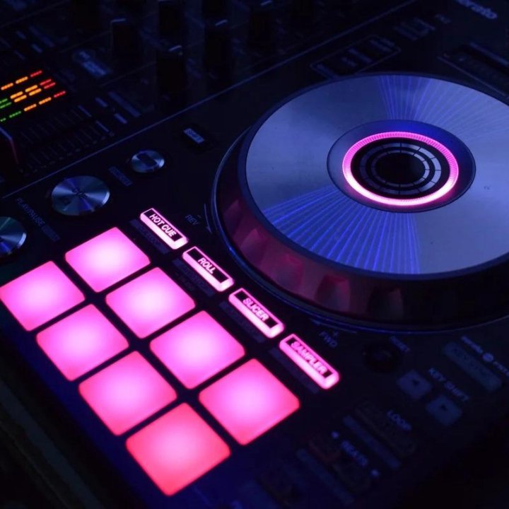 Аренда DJ оборудования: контроллер Pioneer DJ SR2