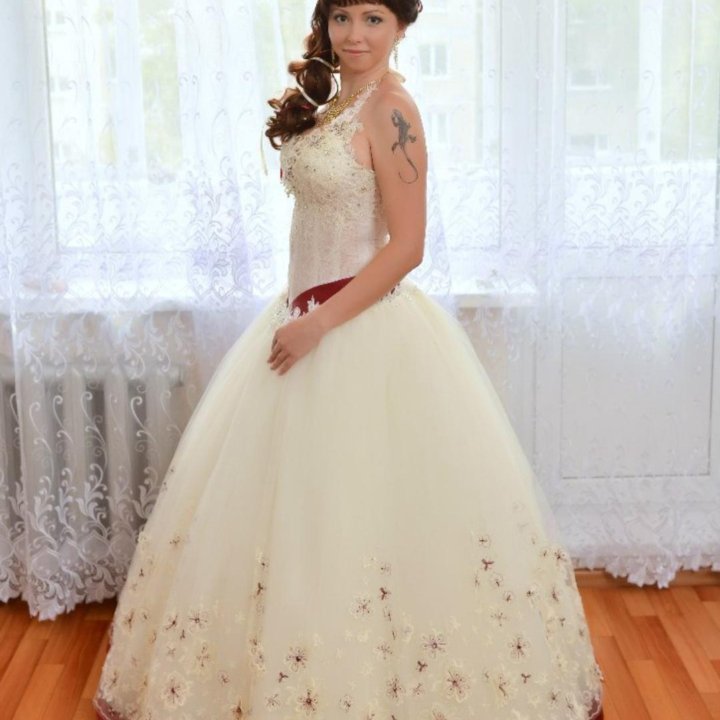 Свадебное платье