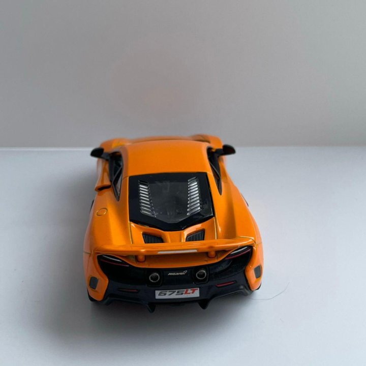 Масштабная модель автомобиля McLaren 675 LT