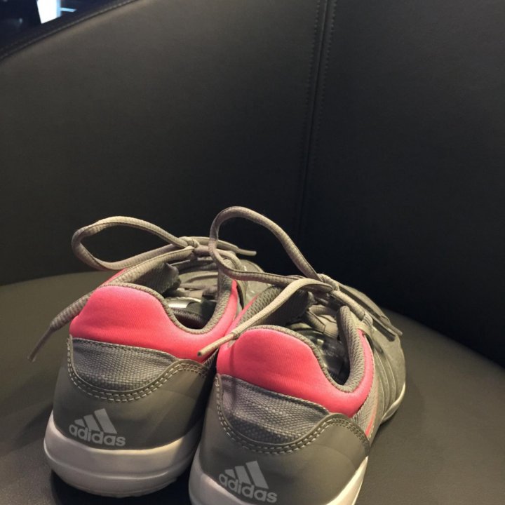 Кроссовки Adidas