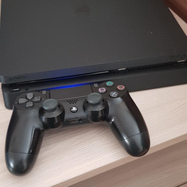 Игровая приставка PS 4