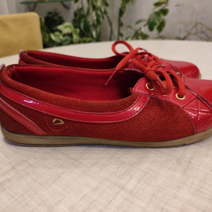 Кроссовки Demix 38р.