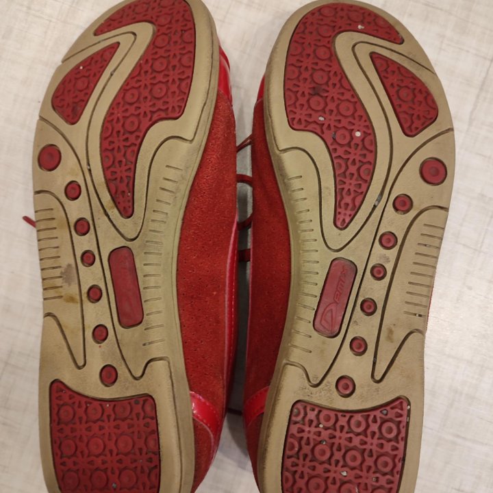 Кроссовки Demix 38р.