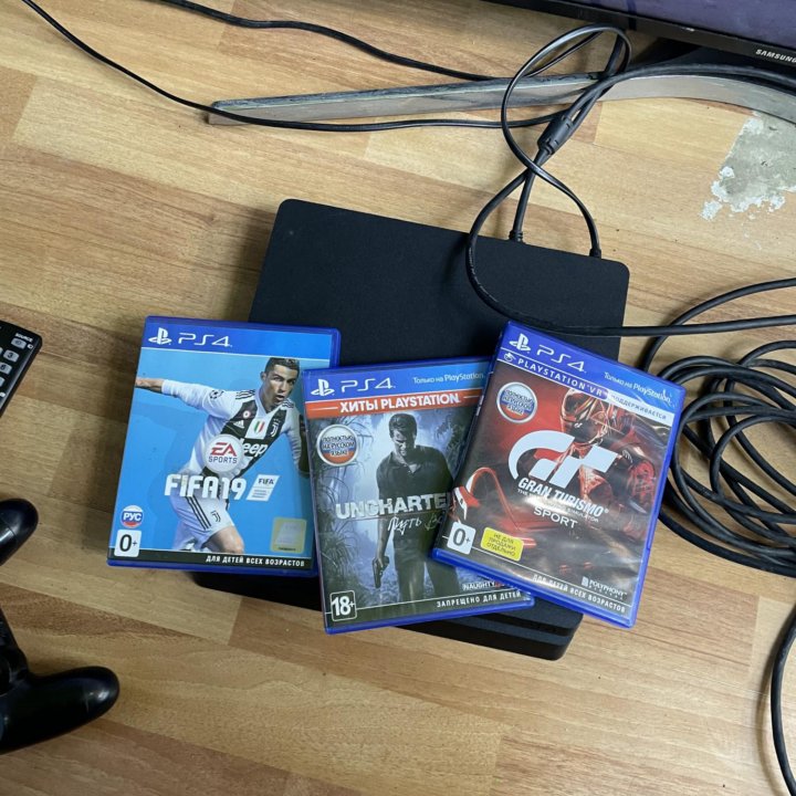 Sony PlayStation PS4 Slim 500gb + 3 диска