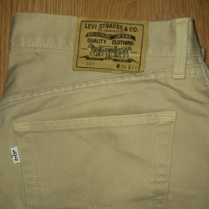 Джинсы Levi's 551