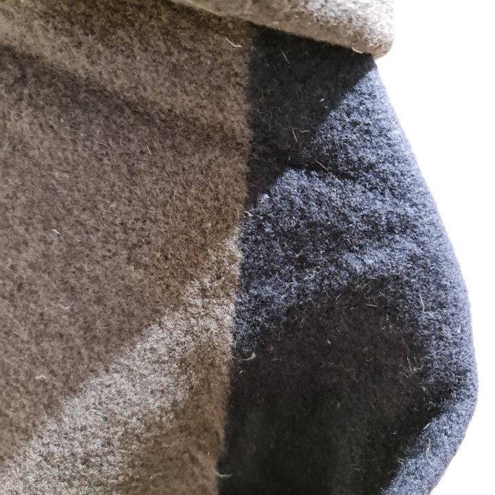 Свитер с капюшоном