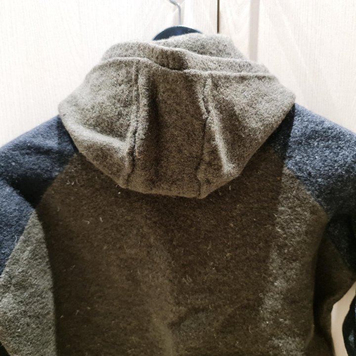 Свитер с капюшоном