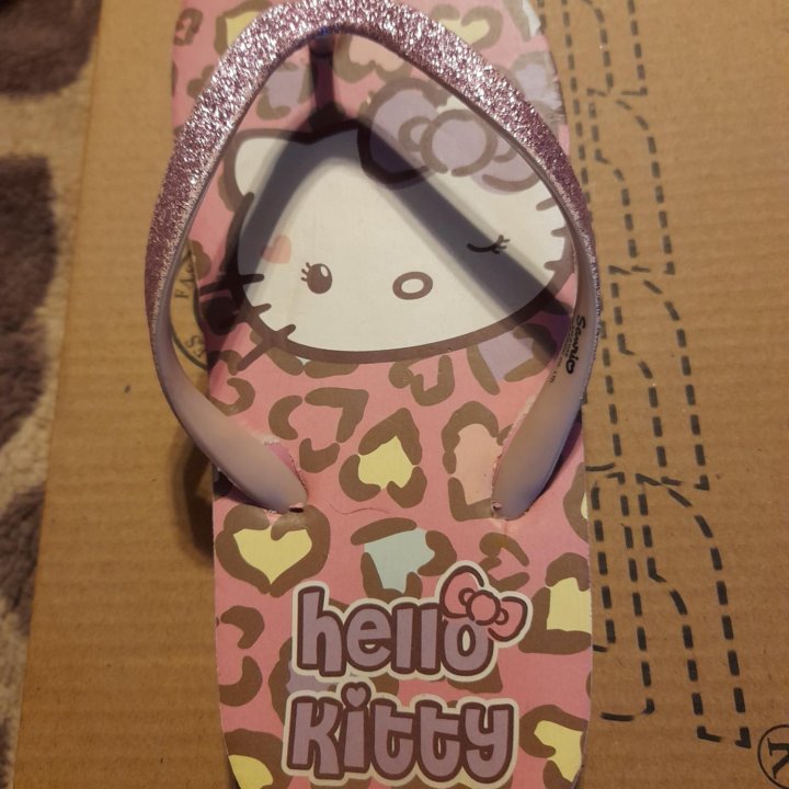 Продаю шлепанцы детские hello kitty