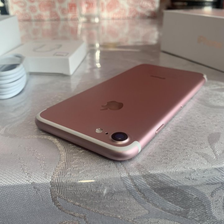 iPhone 7 128 Gb ,почти новый