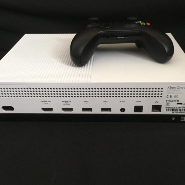 Xbox one s 1tb с дисководом + геймпад