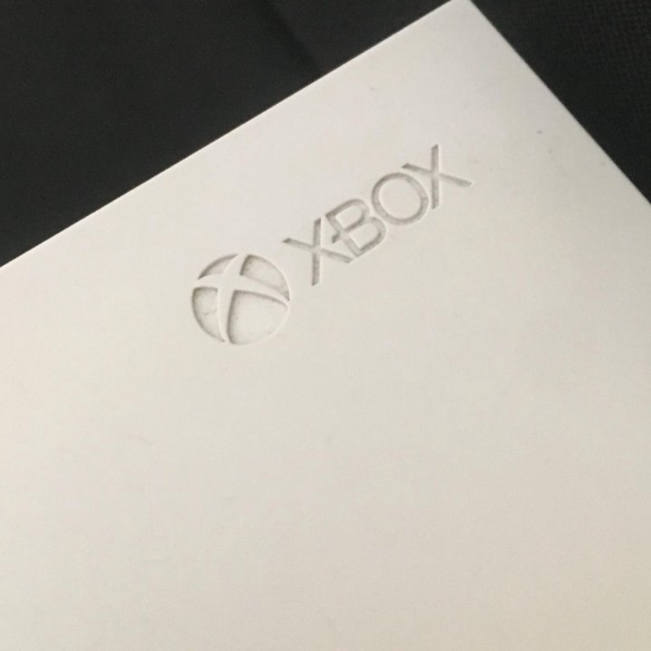 Xbox one s 1tb с дисководом + геймпад