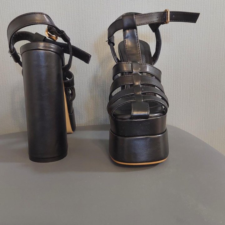 Босоножки модные 2022