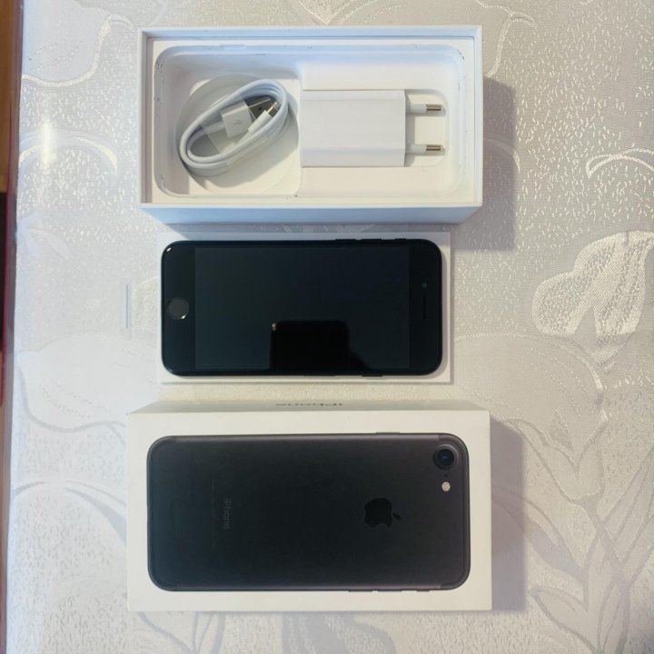 iPhone 7 black 128gb Новый почти