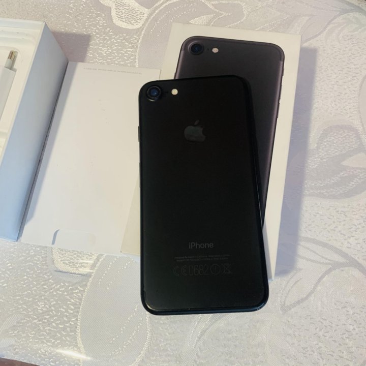 iPhone 7 black 128gb Новый почти