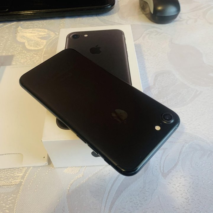 iPhone 7 black 128gb Новый почти