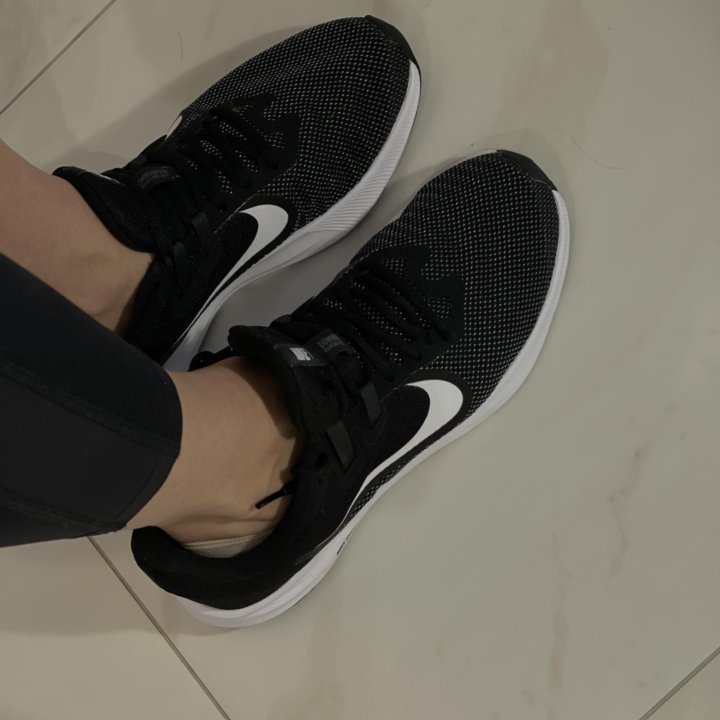 Кроссовки Nike