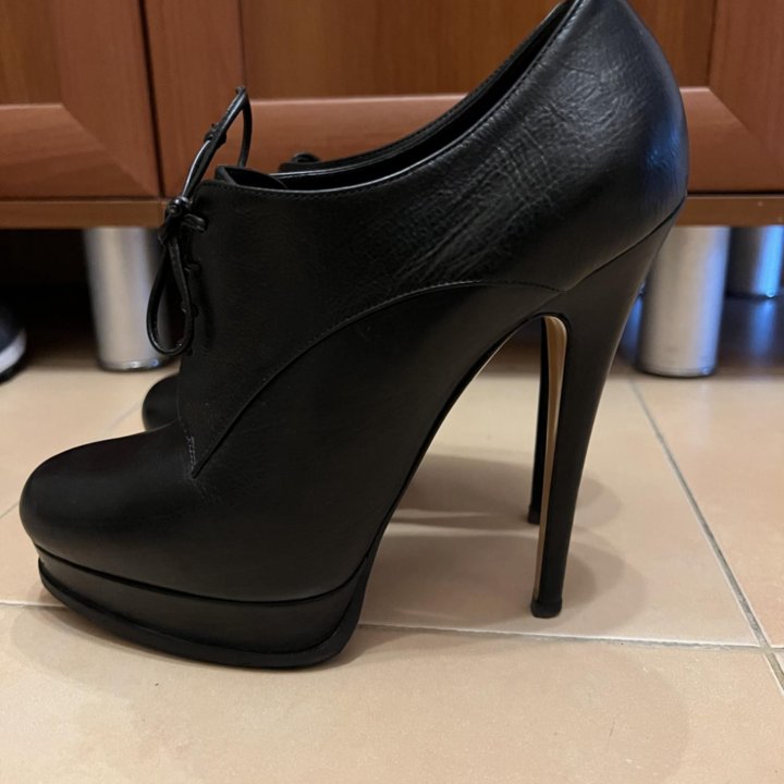 Ботильоны Casadei