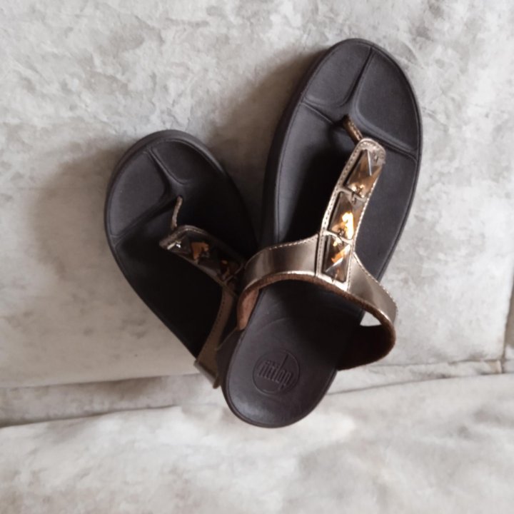 Сандалии новые