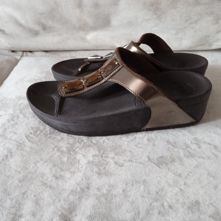 Сандалии новые