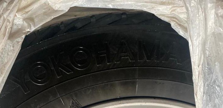 Диски Toyota + резина Yokohama зимняя 215/65/R16