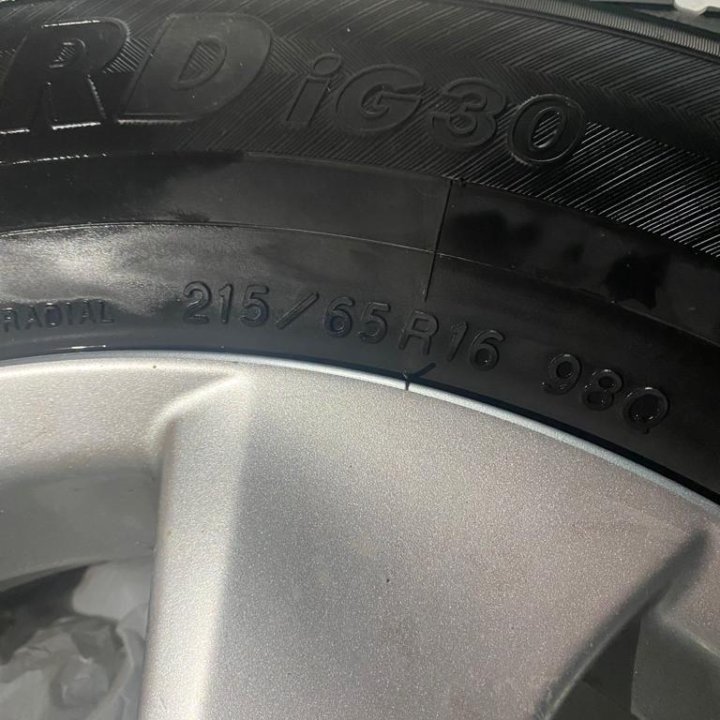 Диски Toyota + резина Yokohama зимняя 215/65/R16