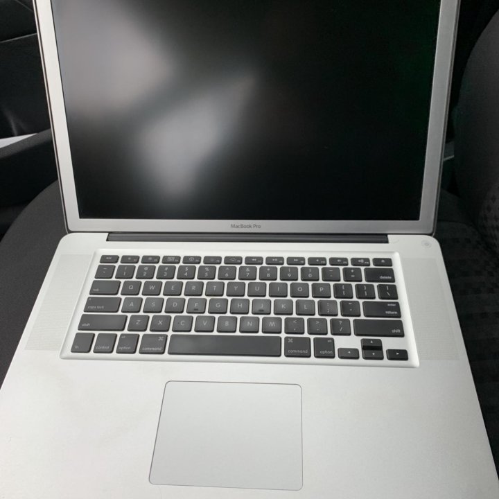 MacBook A1286 ( 8 GB )