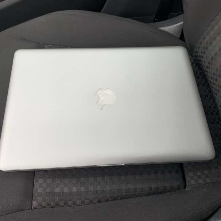 MacBook A1286 ( 8 GB )