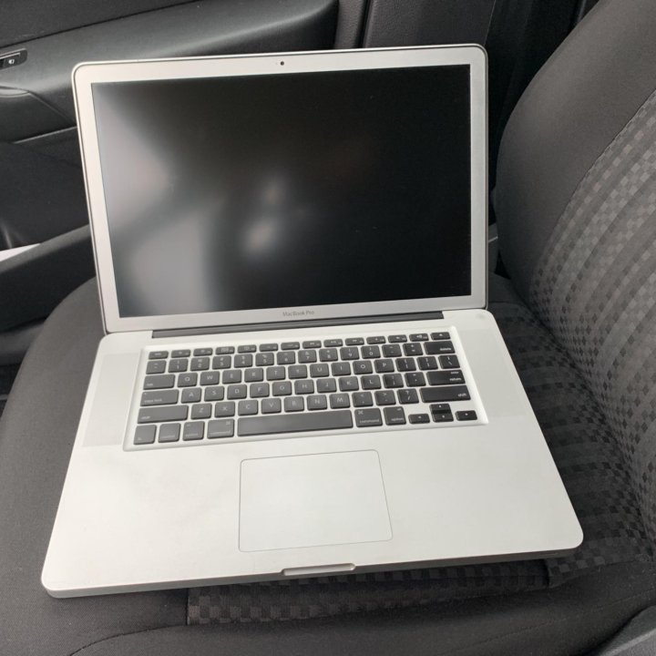 MacBook A1286 ( 8 GB )